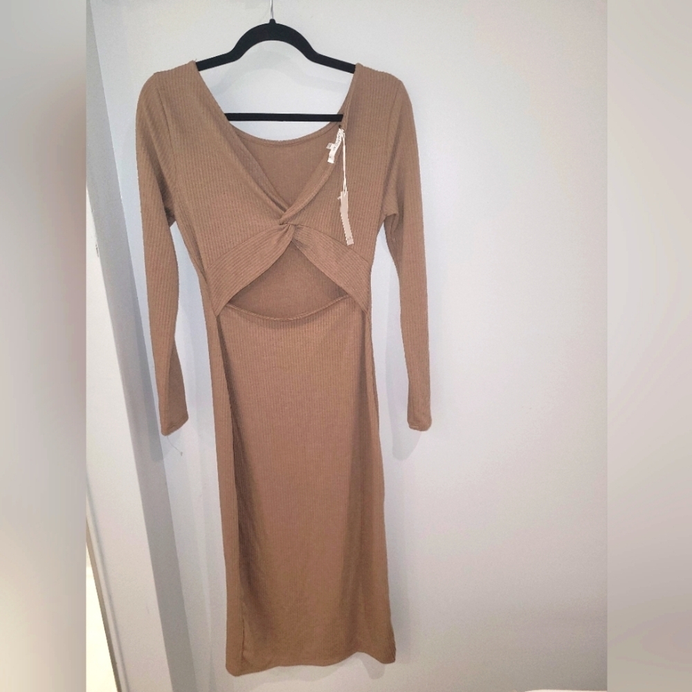 NWT-Cut out ribbed midi dress with side slit
